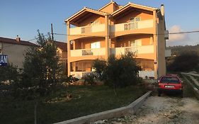 Apartments Mladenka 20M From Marina!